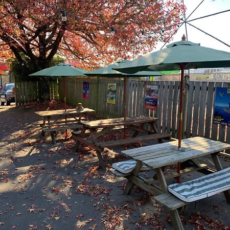 Rainbow Lodge Backpackers Taupo Exterior photo